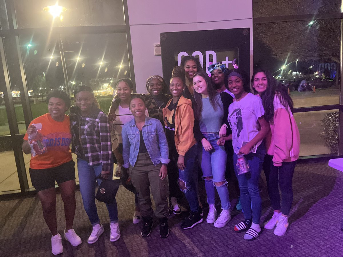 We had a Great time at ONE service last night at the Auburn Campus! Learning about the greatest commandments, LovingGod and Loving People 💙💛💙💛
#BetterTogether | #CultureWins