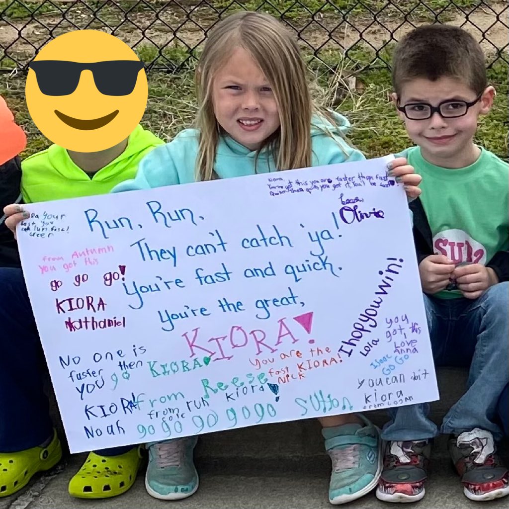 KristinsKiddos's tweet photo. Lucky little leprechauns cheering on their marathon runners! ☘️ https://t.co/SqvFYKvsWA