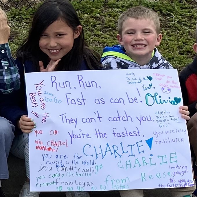 KristinsKiddos's tweet photo. Lucky little leprechauns cheering on their marathon runners! ☘️ https://t.co/SqvFYKvsWA