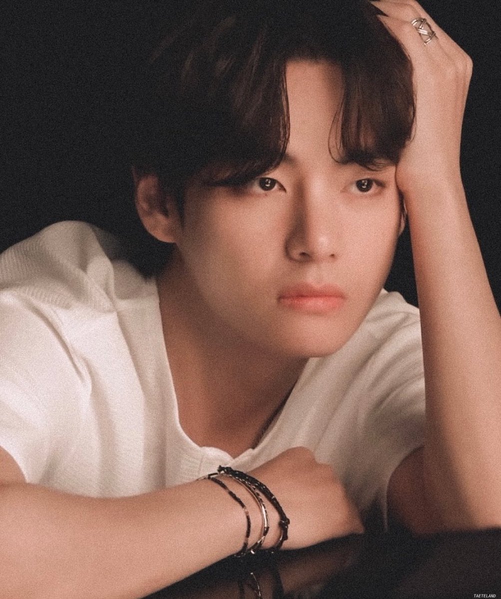taeteland's tweet photo. omg look at him 🔥 https://t.co/Ytochfcex4