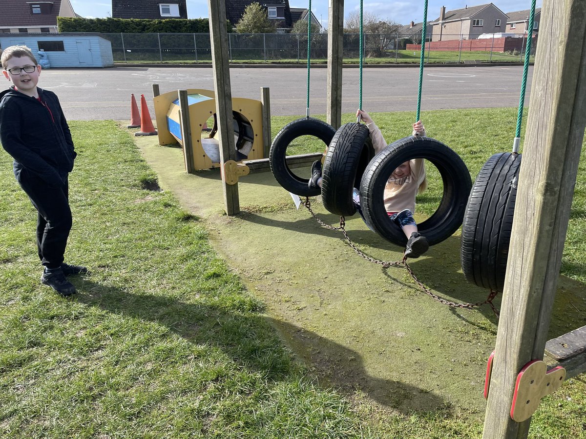 DeanburnPS_P7A's tweet photo. We are loving the #Spring sunshine this afternoon! #TrimTrack #Treat #Friday #Fun #Games #Friendships โ๏ธ๐ท https://t.co/C91LZEPq1a