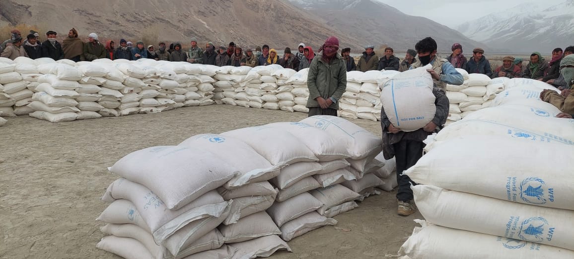 RFAfghanistan's tweet photo. RF Afghanistan @UNWFP distributed over 342mt of mix food to 3500 Families in #FebMarch with emergency blanket supplementary feeding to mothers and children @Wakhan, Badakhshan Afghanistan. https://t.co/rR1uHqmW3f