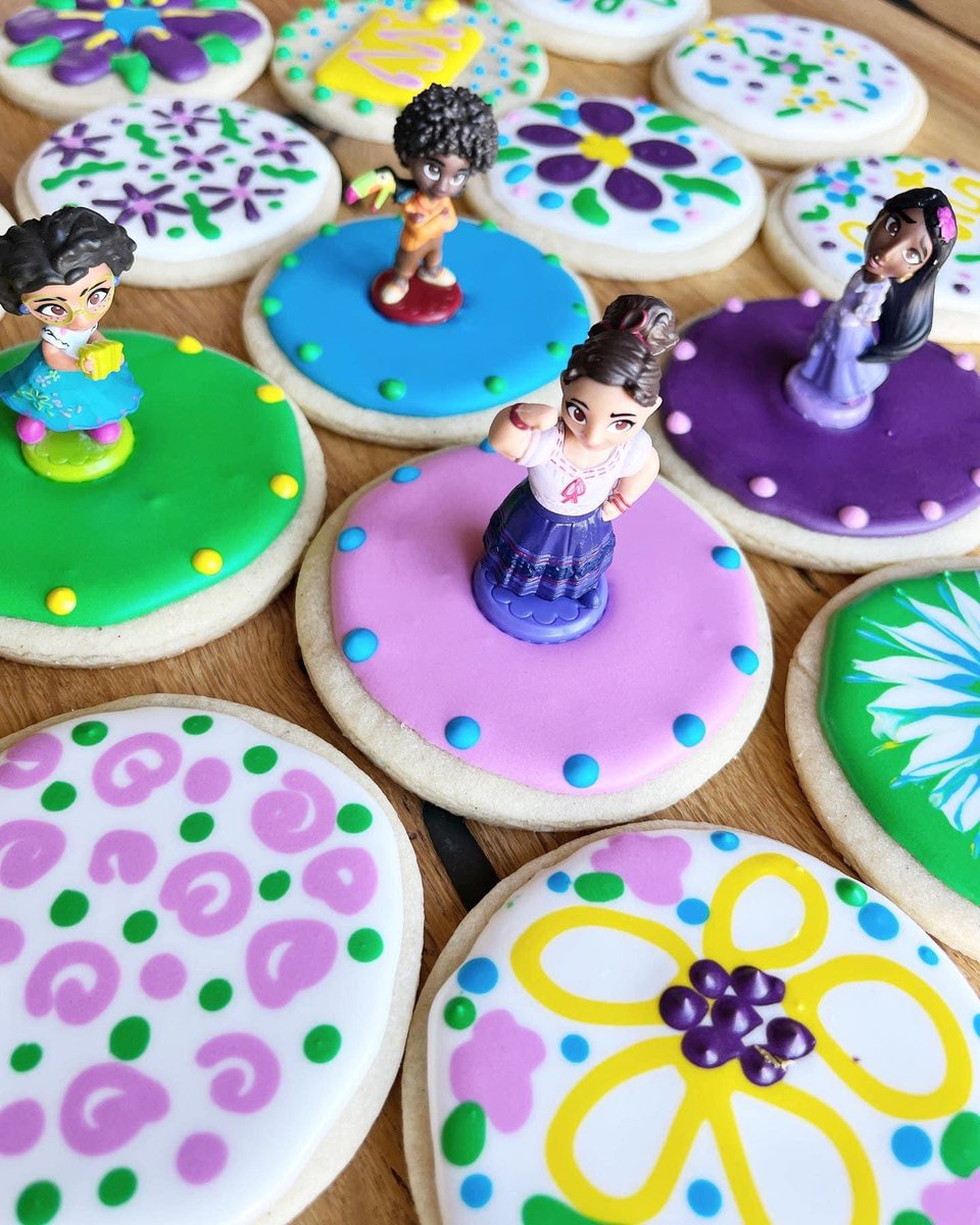IslandRepMacey's tweet photo. I can't get over the cookies my MIL made for my daughters birthday 😭🥺 https://t.co/yzQ2m706HN