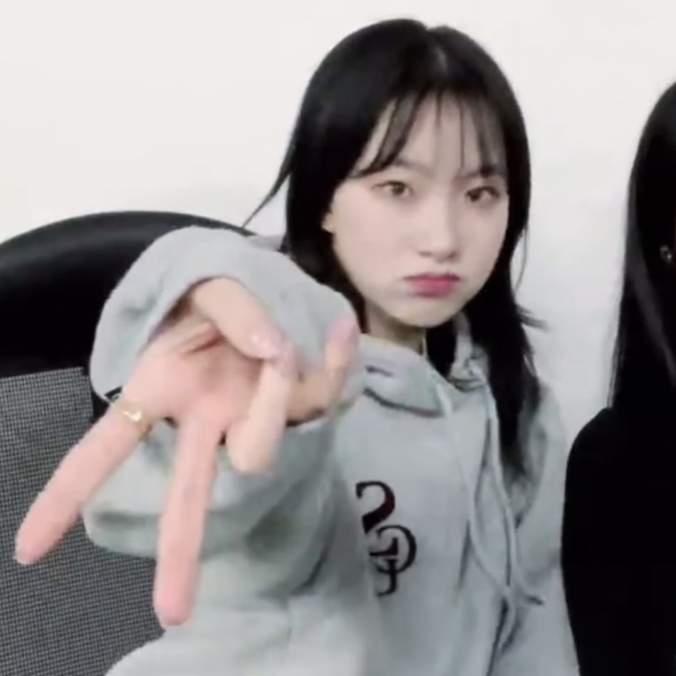 424page's tweet photo. 오늘 셀카... 갸루피스 셀카... 존버... 💪 https://t.co/hHaFg72CPL