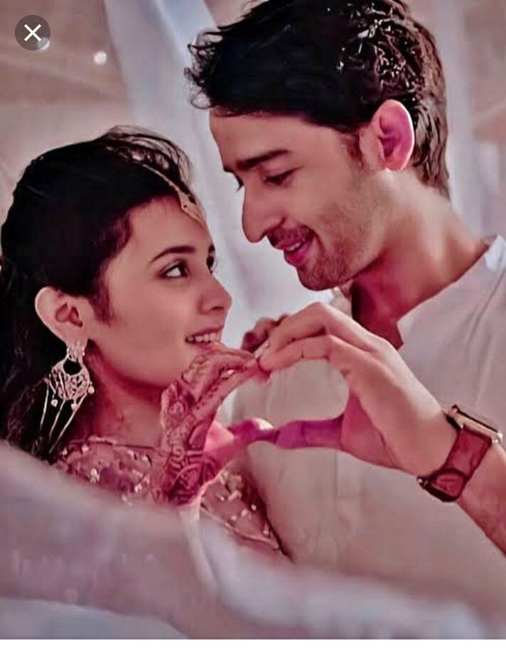 AnanyaaaSri's tweet photo. Abir was every girl's dream life partner.He was rare &amp; beautiful.On the other hand I could relate with Mishti as even I am a overthinker,confused at times 
(Continued in next tweet)

THREE YEARS  OF MISHBIR
#ShaheerSheikh #RheaSharma #Mishbir
#YRHPKTurnsThree https://t.co/RBpRstyEGM