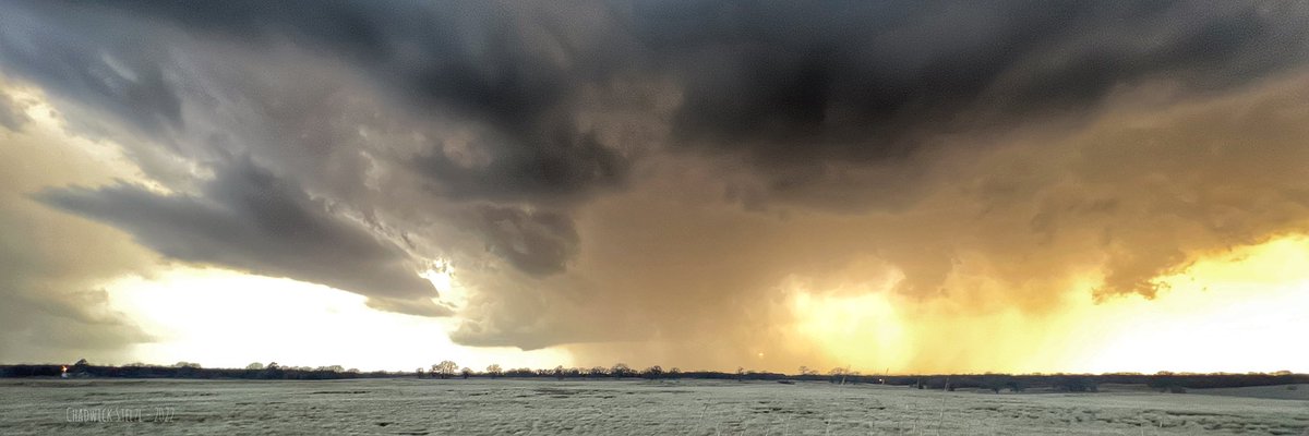 KD5UMO's tweet photo. NE of #Rubottom #ok #okwx #supercell #lpsupercell #stormchase #wx #stormstructure #lightning #purple #wallcloud @dfwchaser 3/17/2022 https://t.co/Mp3WNBD51r