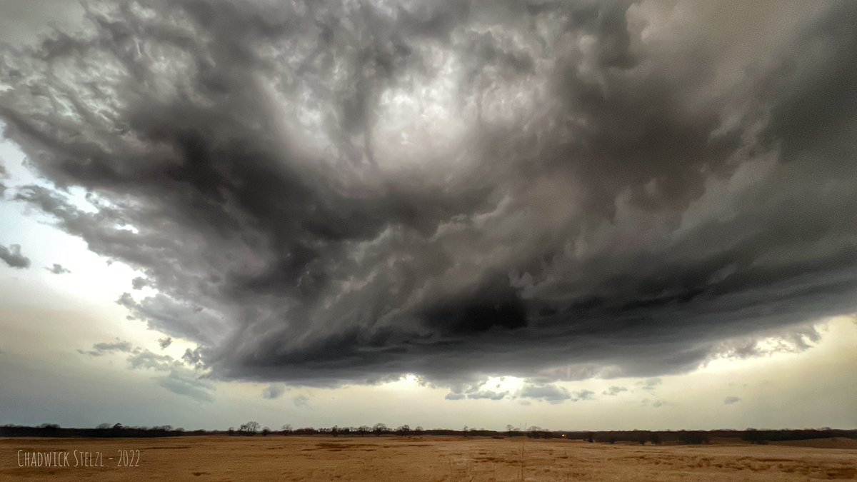 KD5UMO's tweet photo. NE of #Rubottom #ok #okwx #supercell #lpsupercell #stormchase #wx #stormstructure #lightning #purple #wallcloud @dfwchaser 3/17/2022 https://t.co/Mp3WNBD51r