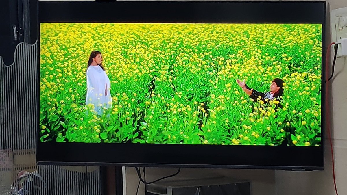 ChaiwalaSpeakin's tweet photo. The human mind is programmed to watch Dilwale Dulhaniya Le Jayenge for 'n' number of times and still not get bored when you watch it for the 'n+1'th time.
❤️😀 https://t.co/dCwTiLvT8F
