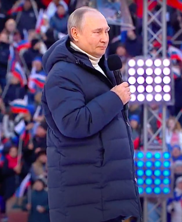 Путин выступил на путинге в Лужниках. Трансляцию резко прервали, но главное не это. 

ТМТ обратили внимание на одежду президента — пуховик от итальянского бренда Loro Piana стоит 1,5 миллиона рублей.

Патриотично.