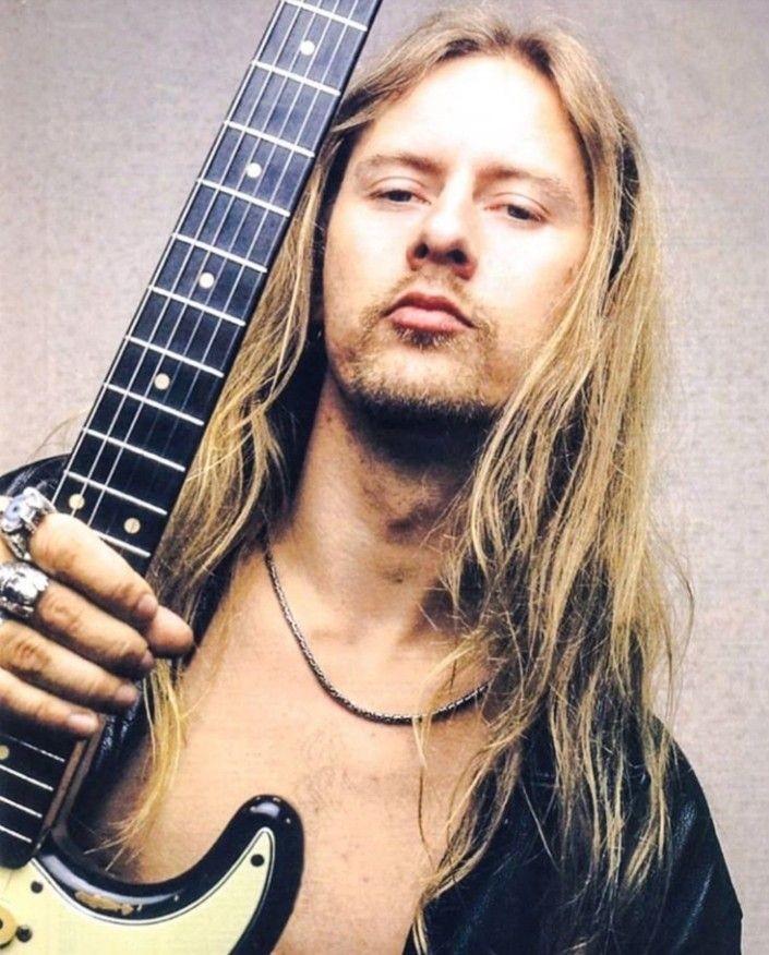 Happy birthday Jerry Cantrell!! 