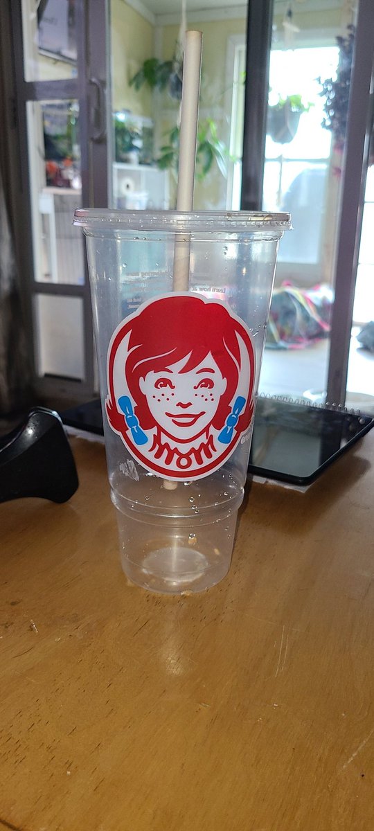 billsastard's tweet photo. @Wendys please explain to me the logic of drinking out of a plastic cup using a paper straw that makes the pop taste like crap.  

Utterly ridiculous 😒 https://t.co/QfiUrBT1od