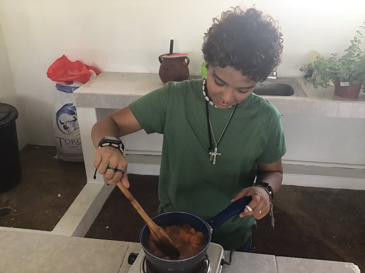 MrMacxonCSA's tweet photo. Estudiantes de sexto semestre de la asignatura de TSQ2, después de elaborar vinagre, decidieron preparar con el mimo, “chiles en vinagre”, para comercializarlos; una forma de ser emprendedores.
@AppleEDU @ColegioSnAngel_  #ADSinProcess #ColegioSnAngel #CSAPozaRica #Knotion https://t.co/Va10bHkynD