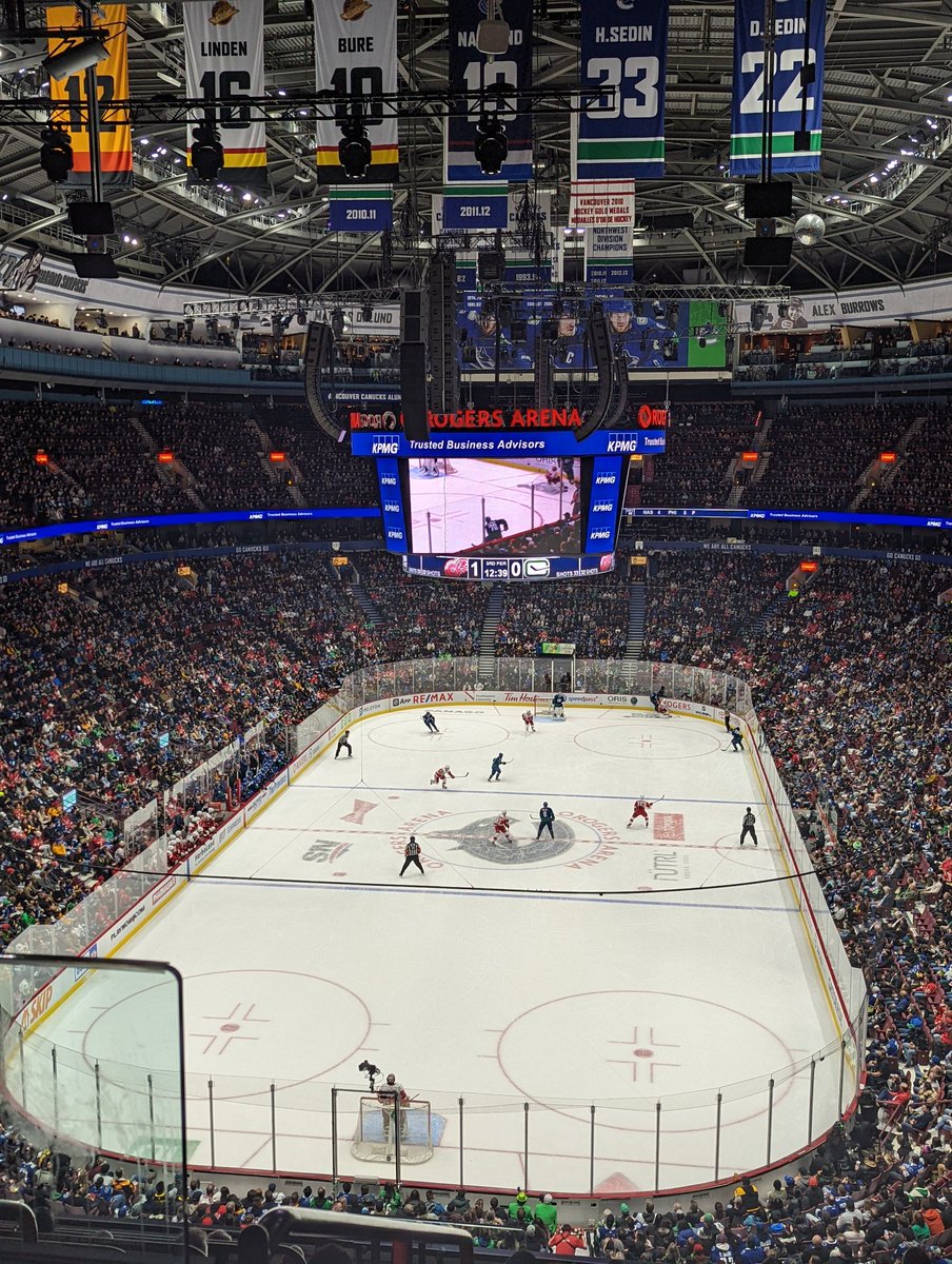 MichaelaKhan23's tweet photo. First Canucks game ✔️🔵🟢
Odd to be in the minority in #RedWings gear this time around 😂 
#MaskedAndVaxxed https://t.co/gId04ZvC4f