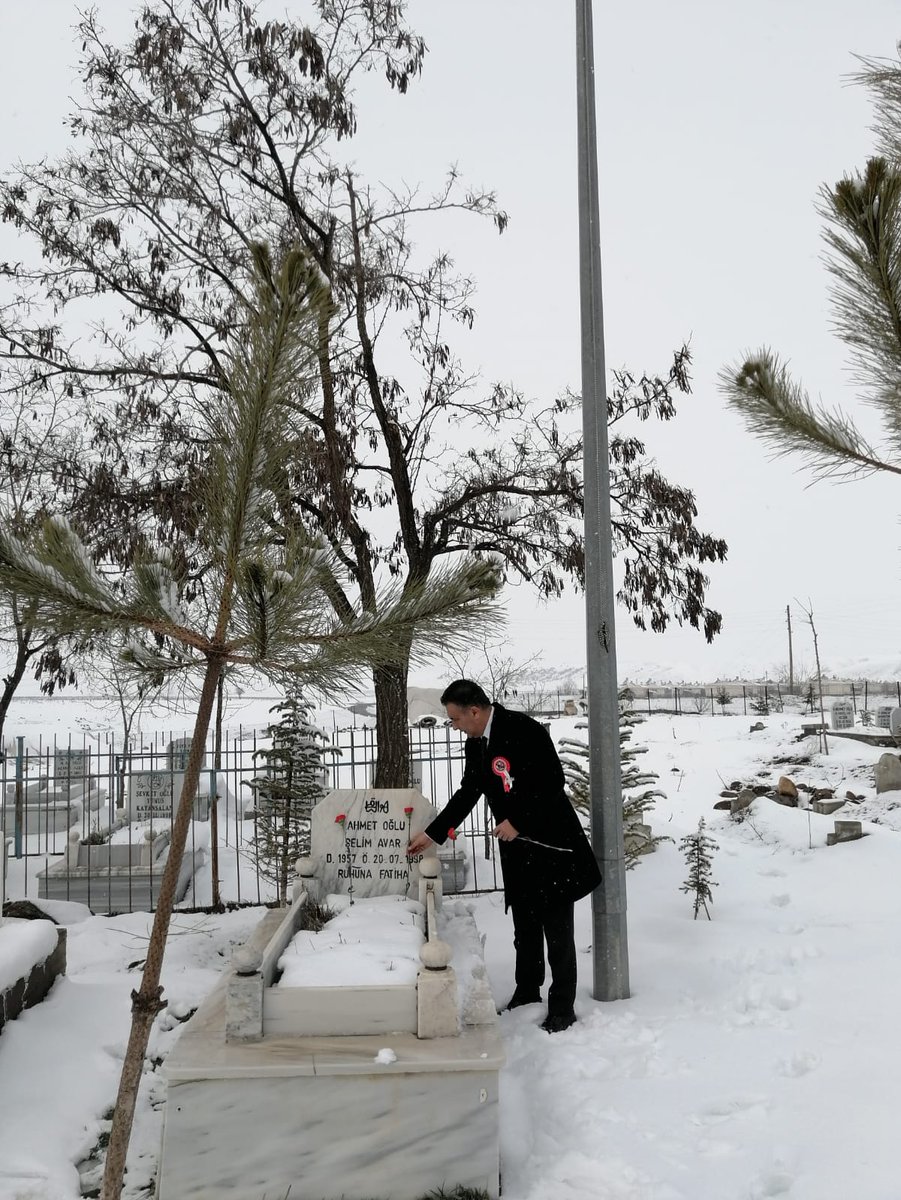 RahmiGuney's tweet photo. 18 Mart Şehitleri Anma Günü ve Çanakkale Zaferi”nin 107. yıldönümü vesileyle “Çanakkale Destanı”nı yazan  bütün şehitlerimizi ve kahraman gazilerimizi rahmet ve minnetle anıyoruz.
#ÇanakkaleGeçilmez🇹🇷
#ÇanakkaleZaferi 🇹🇷
@tcmeb 
@bingolvaliligi 
@bingolmem https://t.co/GBmVtHMugP