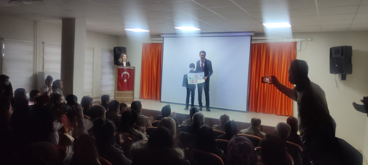18Mart Şehitleri Anma günü ve Çanakkale Deniz Zaferinin 107.Yılı kutlamalarını ilçemizde çokuyla kutladık. 
#CanakkaleGecilmez 
#CanakkaleZaferi 
<a href="/KigiKaymakam/">T.C. Kiğı Kaymakamlığı</a> 
<a href="/RahmiGuney/">Rahmi GÜNEY</a> 
<a href="/kigimem/">Kiğı İlçe Milli Eğitim</a> 
<a href="/hyalcin1223/">Hüseyin Yalçın</a>