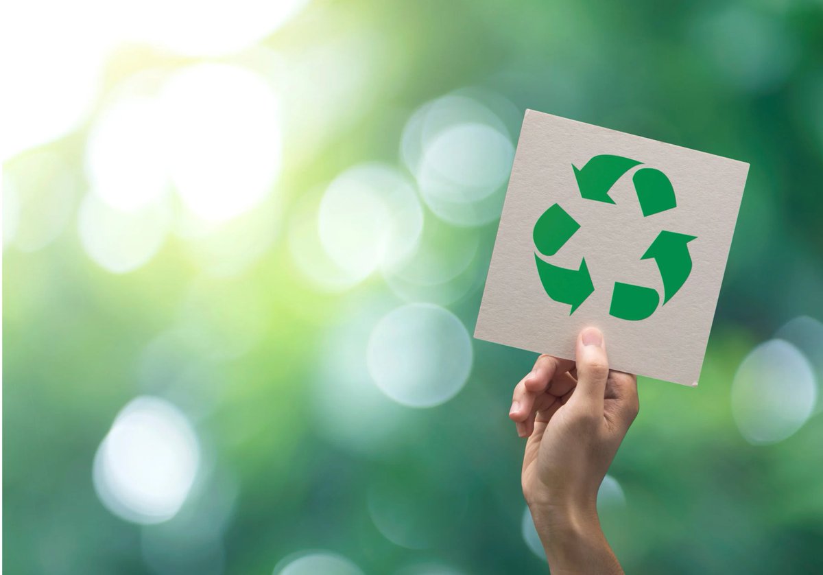 advetec's tweet photo. Let's debunk a myth. People think it's ok to put a 1/2 full drinks bottle or sandwich carton with crusts in a recycling bin. BUT the presence of organic matter means this waste can't be recycled. It will ALL go to landfill or EfW. We need more waste education.
#GlobalRecyclingDay https://t.co/uXAiKDZmXN