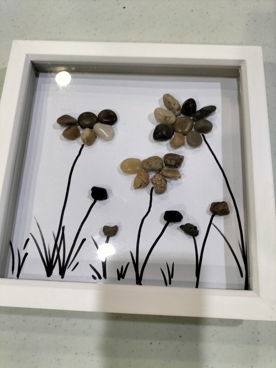 Rotherhamcreat2's tweet photo. We have been so busy this week delivering some of our new courses. Today's new course was Pebble Art. Absolutely lovely pieces created from this simple concept. A very relaxing time using new skills. #creativecommunities #rotherham #lovelearning #lovecreativity #selfcare https://t.co/2eQKi2Cpc4