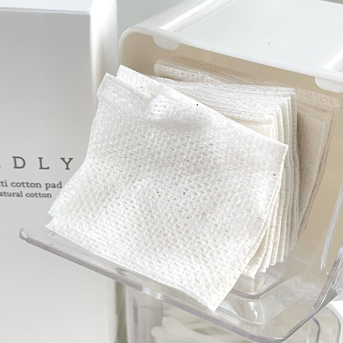 itfeelstory's tweet photo. มันนุ่มมและอ่อนโยนมากก สำลีของเช็ดหน้า needly เป็น natural cotton 100% ไม่ฟอกสี ปลอดภัยออแกนิกสุดๆ ละเป็นแบบตะข่าย ประหยัดคสอมาก เทนิดเดียวก็ชุ่มเลย ตัวไมเซล่าก็ไลท์สุด ไม่แสบไม่คันหน้าเลย เช็ดสะอาดมาก สมชื่อแบรนด์ดังเกาหลี https://t.co/7vUudTQcxq