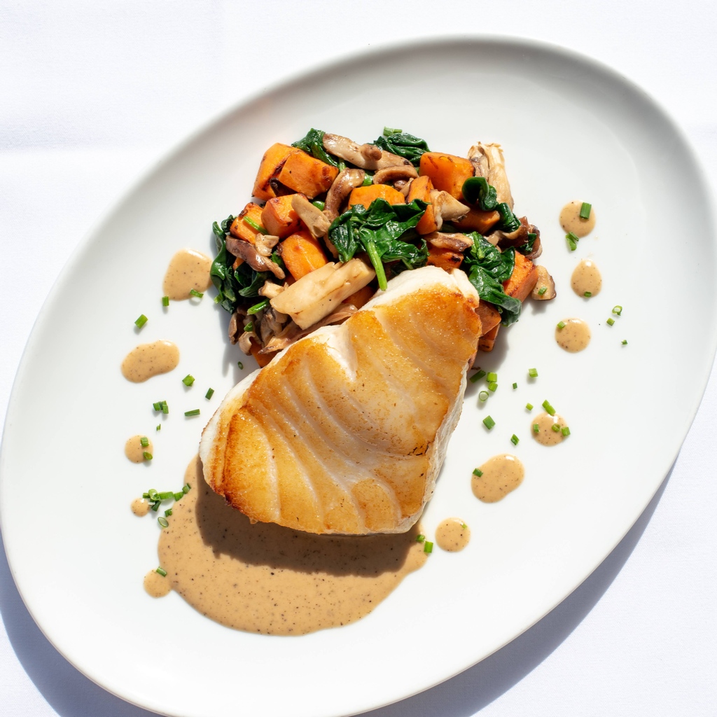 bluepointgrille's tweet photo. Today's Friday Fish Special is Chilean Sea Bass!
Served with roasted sweet potatoes, spinach, wild mushrooms, in a truffle vinaigrette.
#special #fishspecial #featuredfish #fishfriday #fishfry https://t.co/ihnEWNHxs7 https://t.co/3eiIlaNPPD