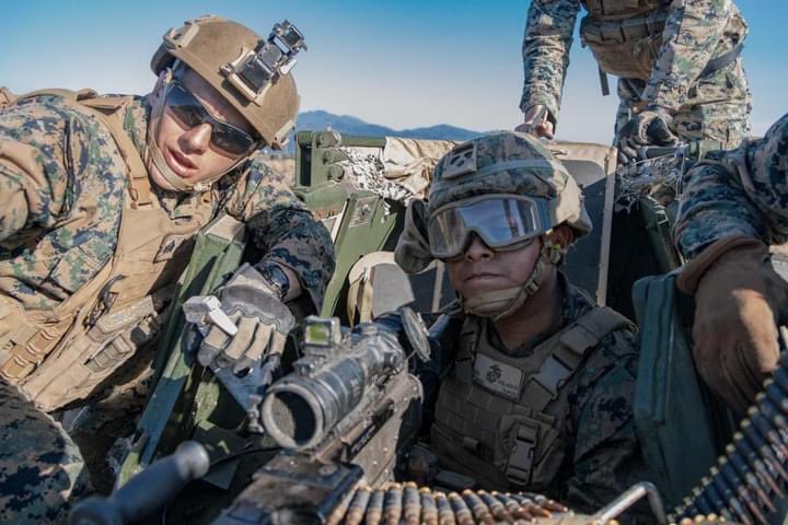 GET THE GUN UP!

31st MEU Marines conduct a M240B machine gun live-fire exercise. Marines from different battalions trained together to trade knowledge on different weapons systems and to increase proficiency.
(📸 by Cpl. Grace Gerlach)

#NobleArashi #FightNow #Ready #Lethal