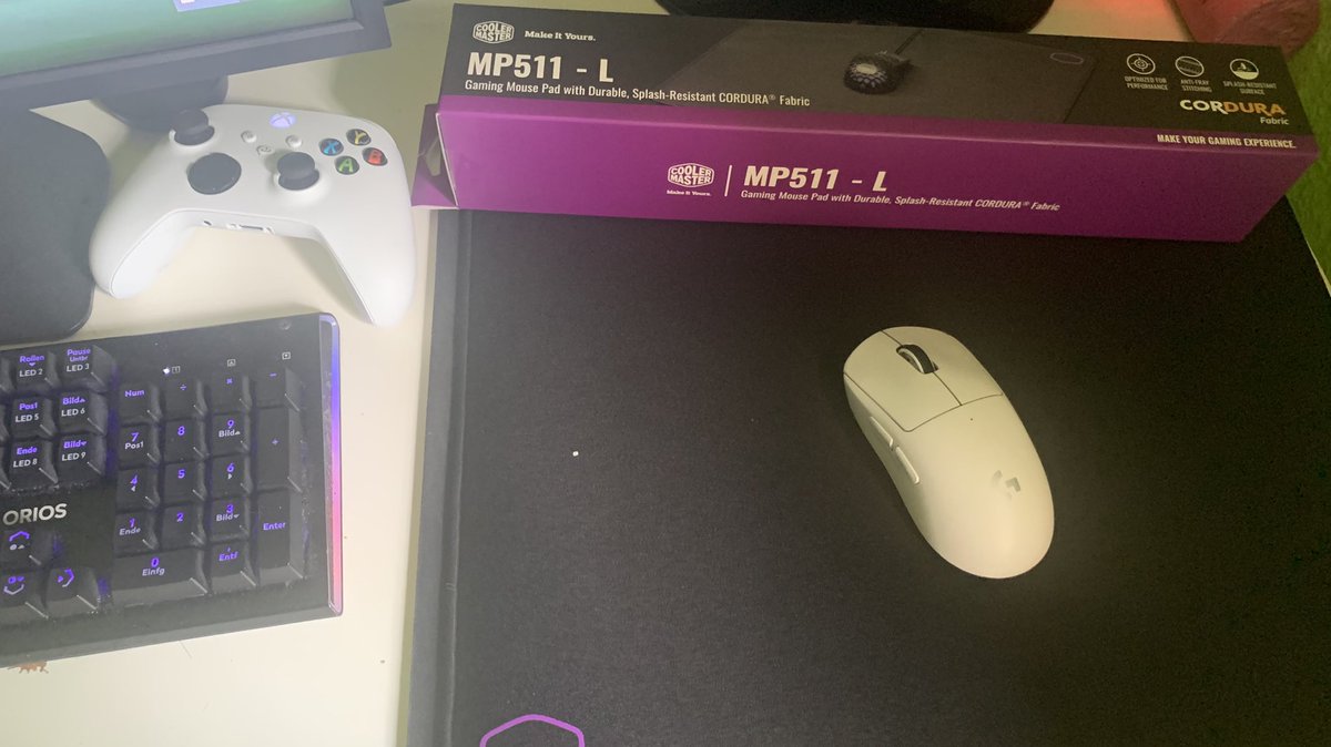 Mikael (@m1kaelfm) on Twitter photo Uff Überraschungspaket ist heute von <a href="/SNOGARD_Dragons/">SNOGARD Dragons 🐉</a> und <a href="/CoolerMaster/">Cooler Master</a> angekommen. Vorher die Kaninchen erstmal beschnuppern lassen ob das Paket auch sicher ist. Trikot und Mauspad sind top, mein altes Steelseries Qck Heavy wird jetzt als Unterlage benutzt 😏 Fettes danke schön Uff Überraschungspaket ist heute von <a href="/SNOGARD_Dragons/">SNOGARD Dragons 🐉</a> und <a href="/CoolerMaster/">Cooler Master</a> angekommen. Vorher die Kaninchen erstmal beschnuppern lassen ob das Paket auch sicher ist. Trikot und Mauspad sind top, mein altes Steelseries Qck Heavy wird jetzt als Unterlage benutzt 😏 Fettes danke schön