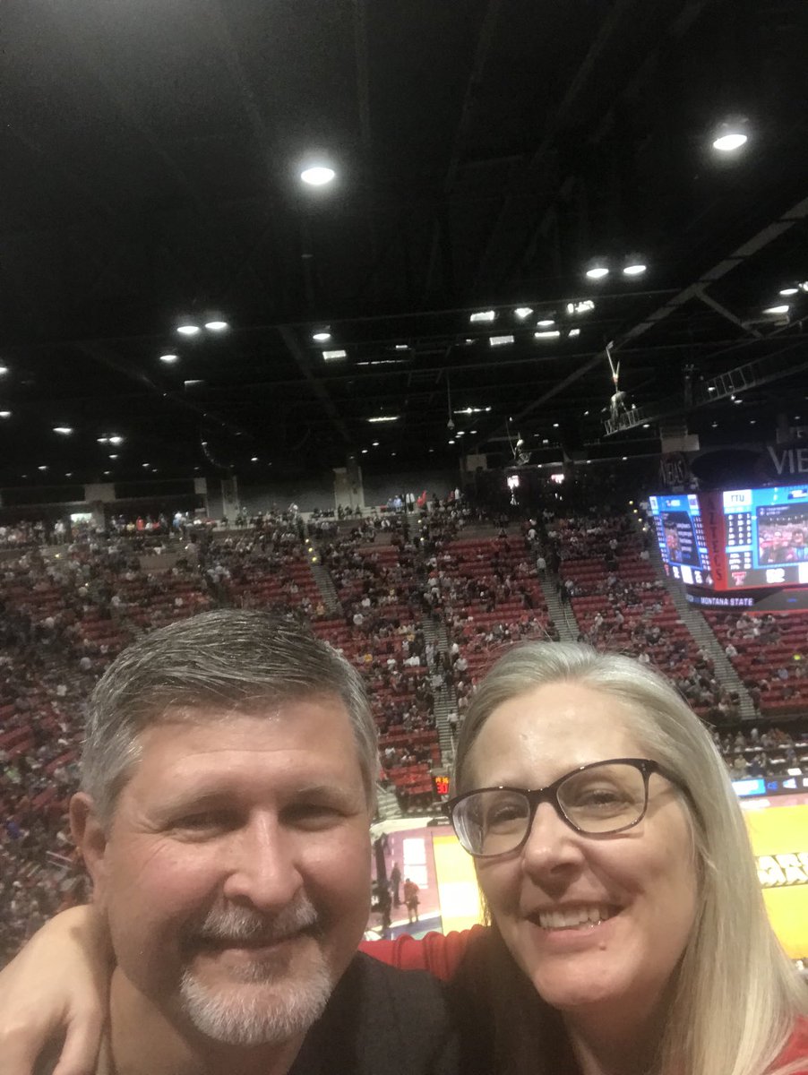 AnnAshmon's tweet photo. At my first #MarchMadness game. Go ⁦@TexasTechMBB⁩ ⁦@TexasTech⁩ #gunsup #mmselfie https://t.co/Ie9SSAGyH4