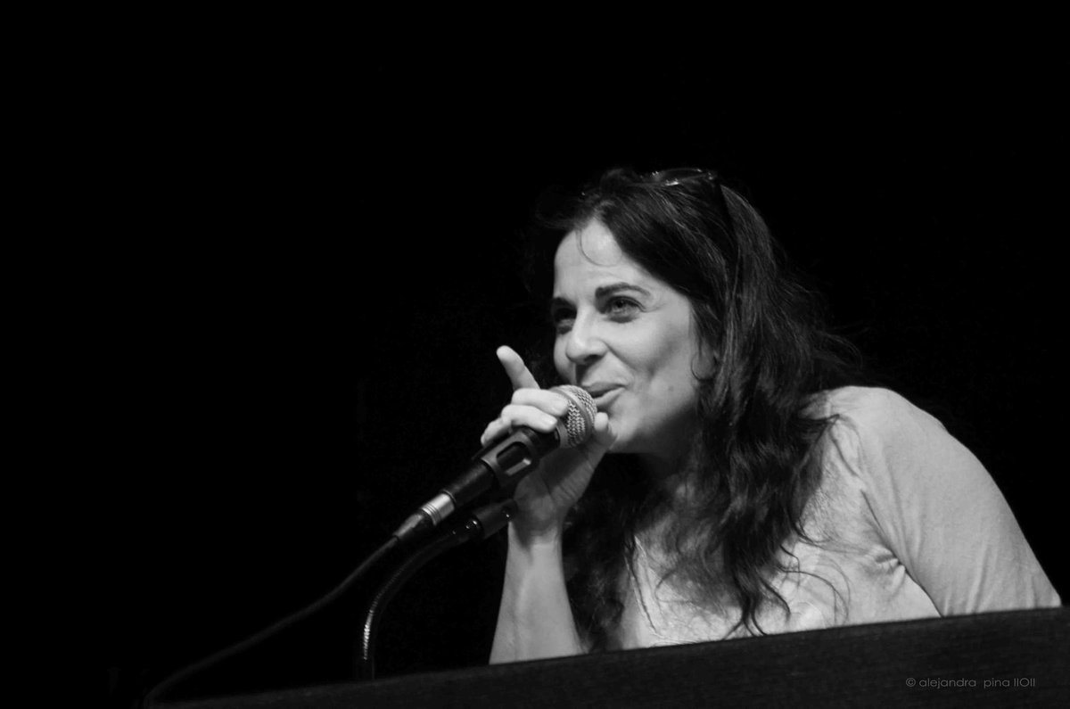 En el Mes de la Memoria, ¿qué aportes pueden hacer los familiares desobedientes de genocidas? 🇦🇷 

📚 <a href="/AnaliaKalinec/">Analía Kalinec</a>, hija de Eduardo Kalinec, presentó Llevaré su nombre junto a <a href="/cyngarciaradio/">Cynthia García</a> y Constanza Brunet, en el Centro Cultural Padre Mugica.

✊🏼👉🏽 bit.ly/LlevaréSuNombre