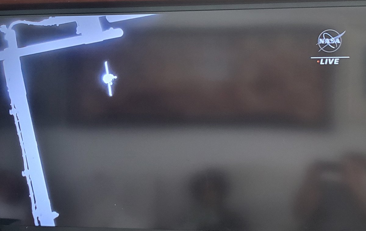 Bruno_m9's tweet photo. En medio de un conflicto internacional, inaudito ver por televisión @NASA #EnVivo el acoplamiento de una nave rusa #SOYUS con la #ISS https://t.co/d53CpBX85N