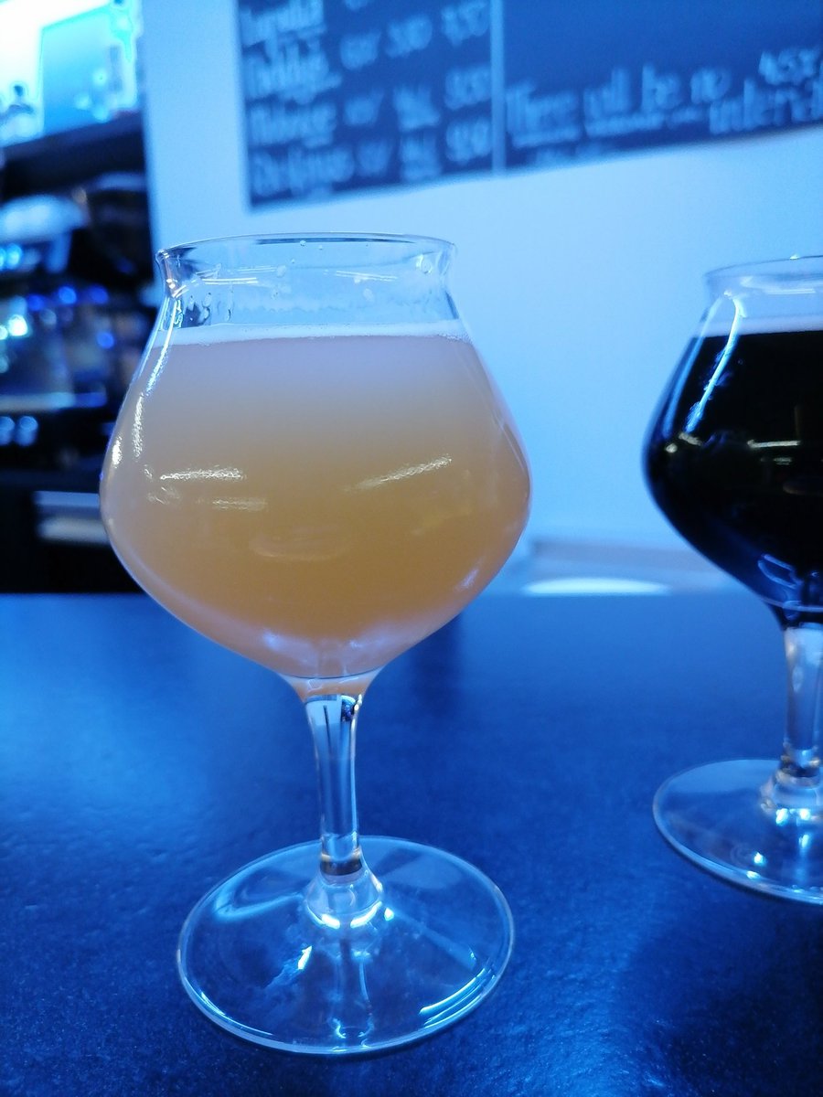 Trop bon la lupulia à la source ! Une #ddh #neipa avec du talus, de l'idaho7, du loral et de l'amarillo dégustée à la taproom de <a href="/BiereGalibier/">Brasserie Galibier</a>. Super accueil, bières goulayante... What else ? #beerporn