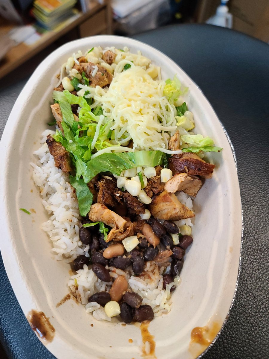 patburn8's tweet photo. Hey @ChipotleTweets , I have a hard time believing this is what you would have presented to me if I was in the store ordering. Just need your people to give a little bit of a shit to your online orders.  Seriously.... https://t.co/nfYMduaFVs