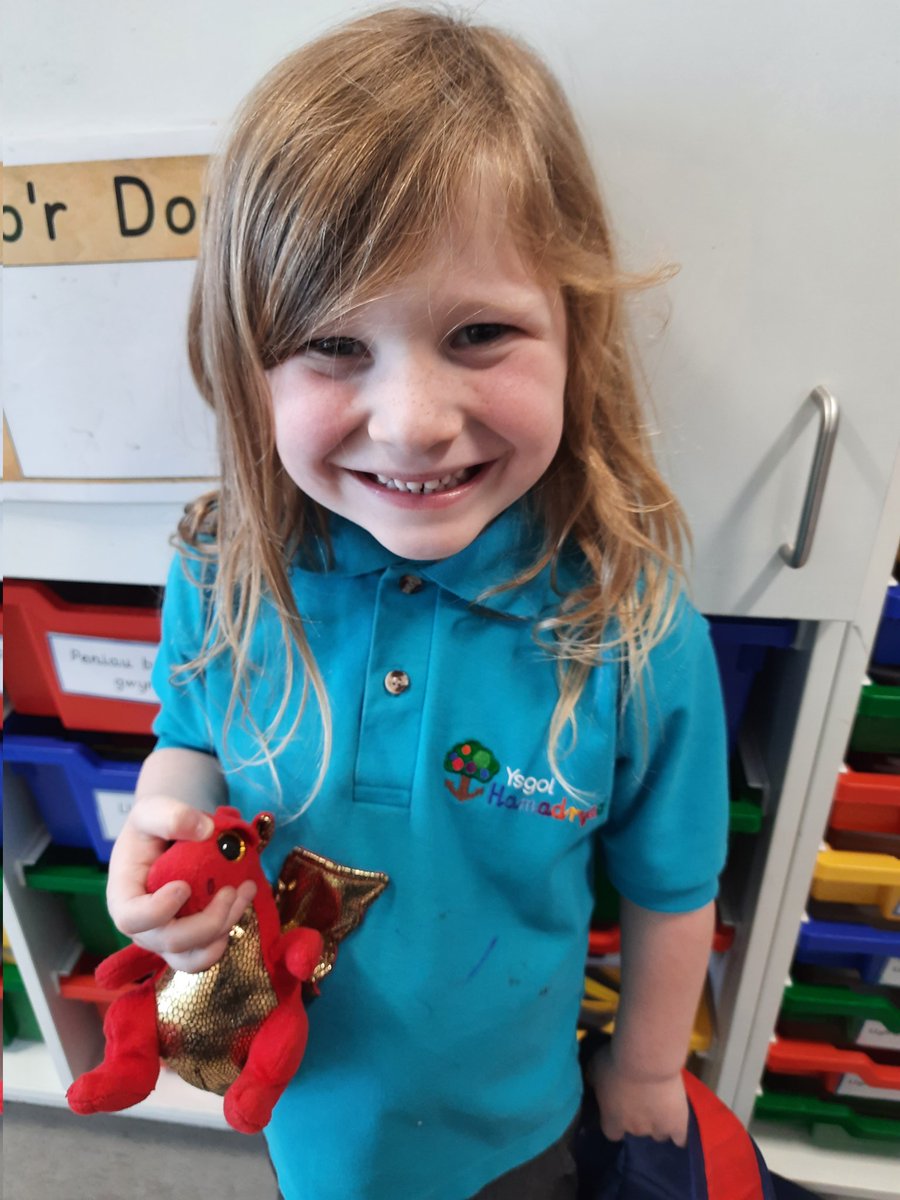 Llongyfarchiadau am ennill tystysgrif Seren Cymreictod yr wythnos hon! 🌟🏴󠁧󠁢󠁷󠁬󠁳󠁿 <a href="/CCHamadryad/">🏴󠁧󠁢󠁷󠁬󠁳󠁿Comisiynwyr Cymraeg Hamadryad</a> <a href="/YsgolHamadryad/">Ysgol Hamadryad 🏴󠁧󠁢󠁷󠁬󠁳󠁿</a>