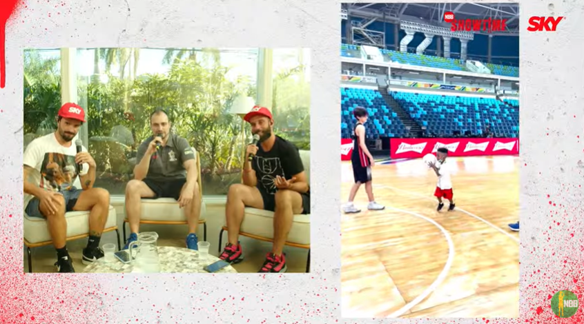 NBB's tweet photo. Léo Costa: "Eu falei pro meu filho: 'Você pode escolher, ou joga basquete ou sai de casa!" 😄
E esses reforços do time #DJack? Davi, filho do Léo, e Shaq Jr, filho do Shaq Johnson! 🤩@MinasTenisClube
Assista ao vivo 📺: https://t.co/2Hs6r6xATT
#NBBShowTime | #NossoBasquete https://t.co/MIE0im38u4