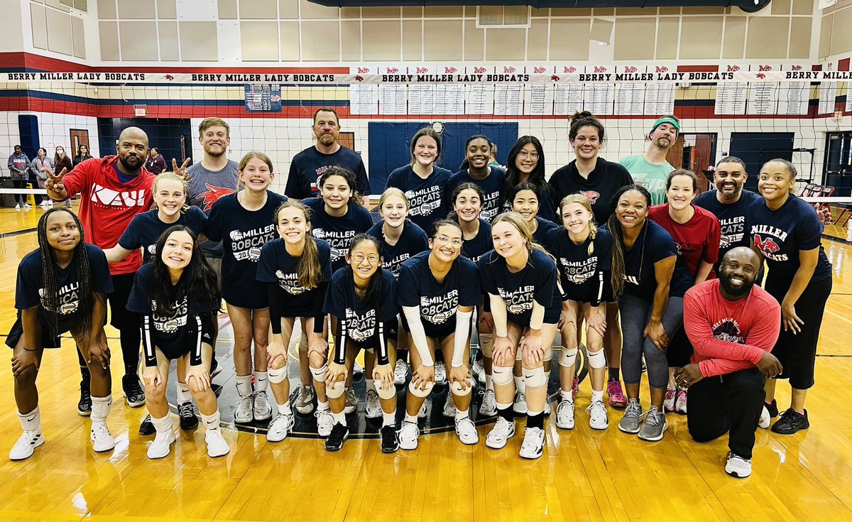 BerryMiller_JH's tweet photo. Our #FlashbackFriday is the always fun #FacultyVsStudents volleyball game right before spring break. As good as the big Bobcats were, the Lady Bobcat 8th grade teams were better! #GirlPower โค๏ธ๐๐พ๐ @Dawsonvball #WeArePearlandISD https://t.co/CRaFD63hE2