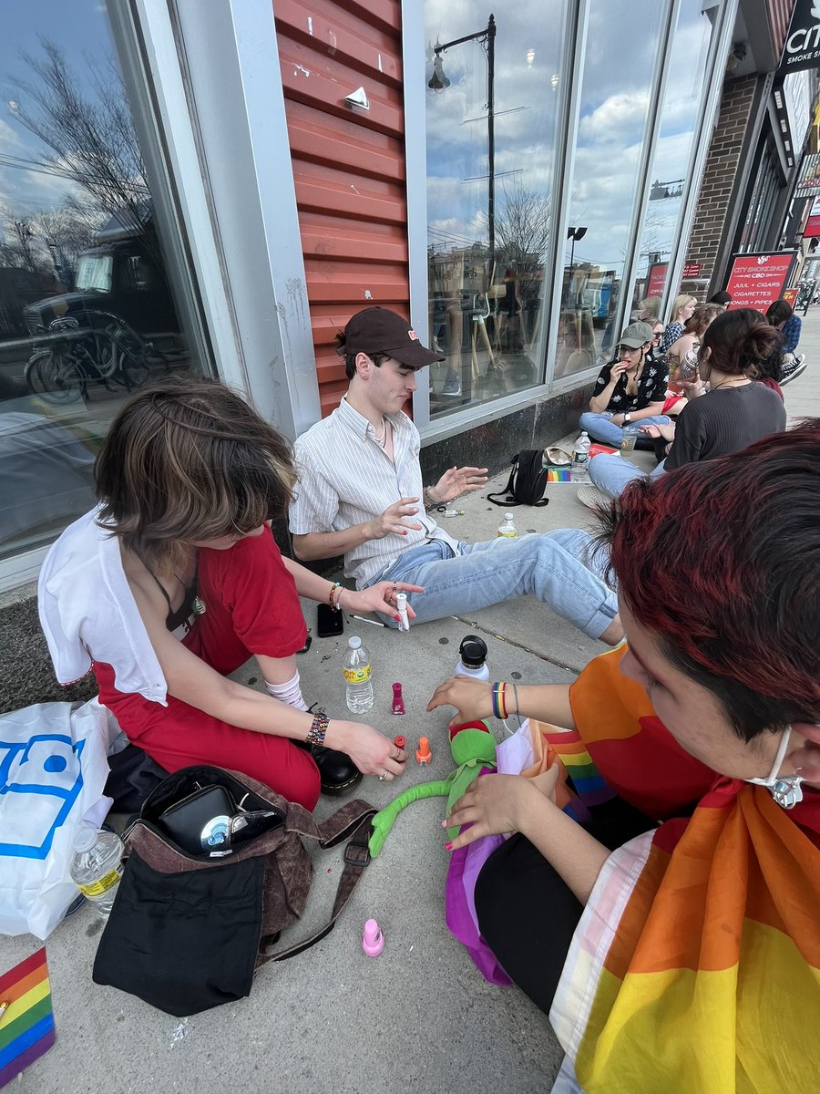 4evergirI's tweet photo. @_girlinred_ lesbian nail painting while we wait !!!!!!! https://t.co/ypOrjL6vF0