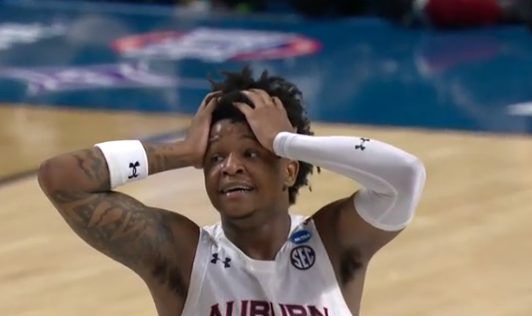 BleacherReport's tweet photo. Their reaction to Jabari Smith's poster 😂 @MarchMadnessMBB https://t.co/DbWX7lkTuE