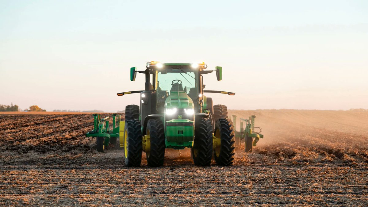 IslandDad's tweet photo. Look, no driver! Self-driving vehicles are coming to the farm as John Deere plans to roll out driverless tractors https://t.co/qyCK7hAhIs https://t.co/pdnkNFZ0d7