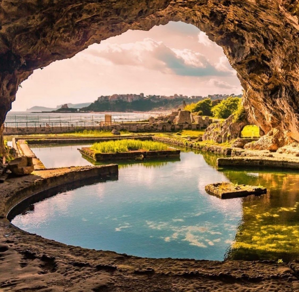 visit_lazio's tweet photo. La #VilladiTiberio è un luogo ricco di storia e suggestioni: è una villa romana incredibile, affacciata sul mare di #Sperlonga dove l’Imperatore Tiberio aveva costruito la sua residenza

📸 @ambassadorpontino

 #FaiUnSaltoNelLazio #LazioEternaScoperta #LazioIsMe https://t.co/VSo8dKs0Ko