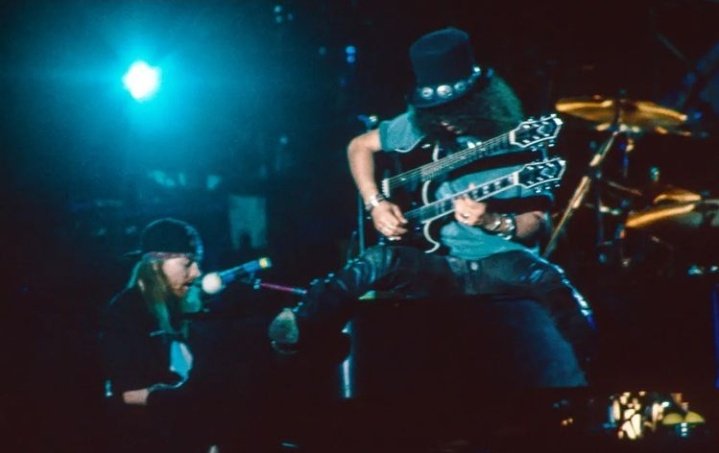 Guns N' Roses every time tweet media