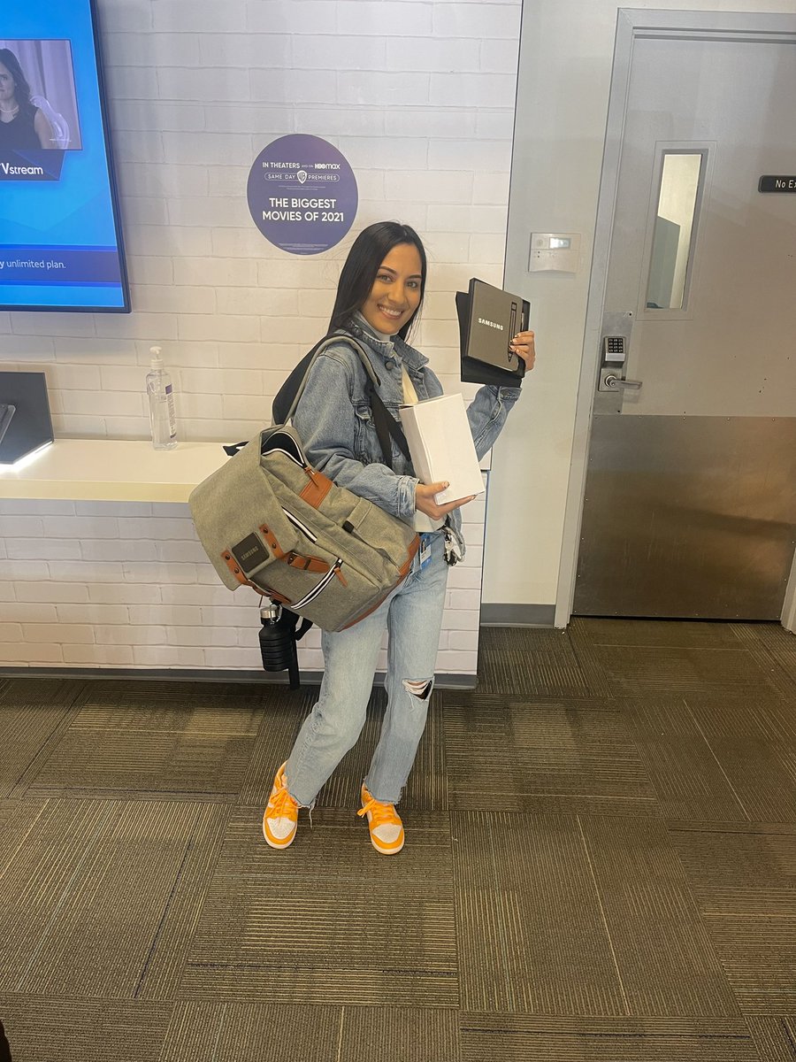 yvetteNTX's tweet photo. DELIVERYYYY.  Picked up my contest swag today from Samsung! #RetailContest are always fun! 🥲  @samsung_kyle Thank You Samsung!!! @SalShalash https://t.co/GQSn7fJFz1