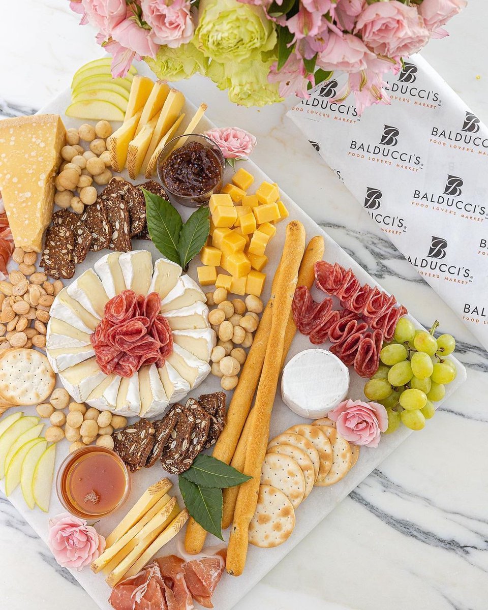 Welcome spring this weekend with an easy and colorful cheese board! Visit @host_to_perfection to find out how this one was built.