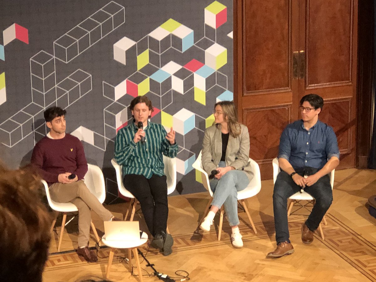 Panel discussion of <a href="/FaradayInst/">Faraday Institution</a> #PhD researchers <a href="/Ri_Science/">Royal Institution (now on Bluesky)</a> shows the range of #battery research topics out there - from battery modelling to using bacteria to upcycle batteries 🔋<a href="/bio_vanni/">Giovanni</a> <a href="/bout_kieran/">Kieran O'Regan</a> <a href="/daisykiwi/">Daisy Thornton</a> <a href="/AaronJRWade/">Aaron Wade</a>