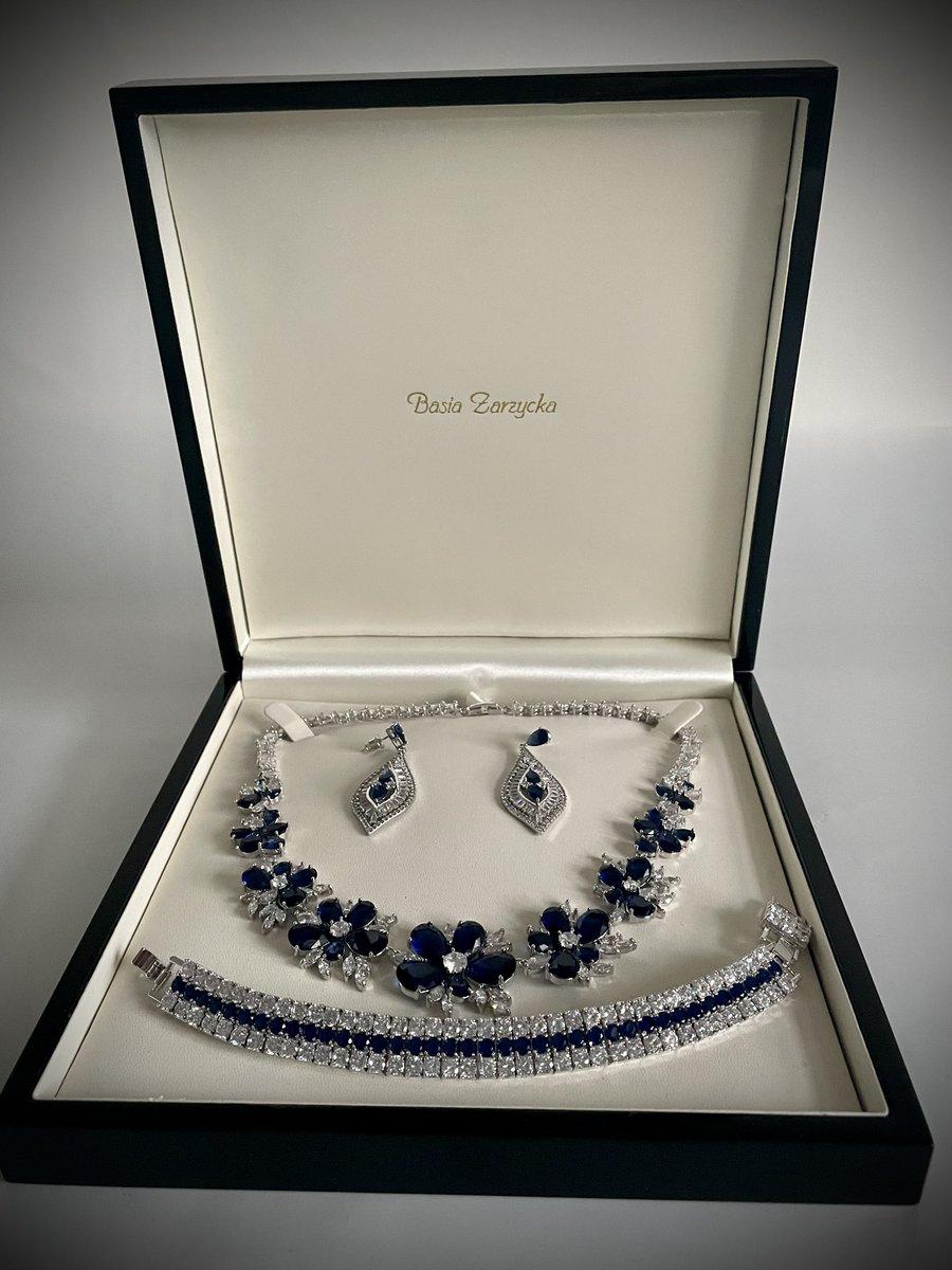 ognisko_polskie's tweet photo. 20.3.22: 💙💛Solidarity with Ukraine Charity Fundraising Evening with @OgniskoRest
🇵🇱🤝🇺🇦
We will be holding an AUCTION during the event. AUCTION ITEMS include this beautiful jewellery set from Basia Zarzycka
@PolishEmbassyUK @SouthKensington @posklondon @PLInst_London @TVPLondyn https://t.co/Lk5jq1QSiv