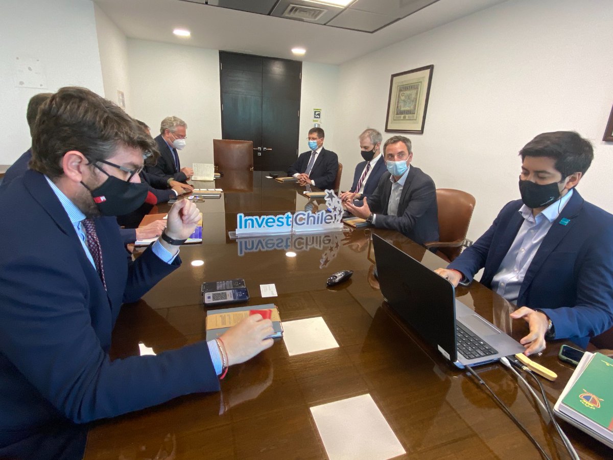 AGENDA 📆| El director de InvestChile, <a href="/arodriguezrowe/">Andrés Rodríguez Rowe</a>, se reunió hoy con ejecutivos de la compañía italiana Ferrero y de su filial chilena AgriChile. La nueva planta de la empresa está en plena construcción en Ñuble e implicó una inversión de  
US $ 40 millones.