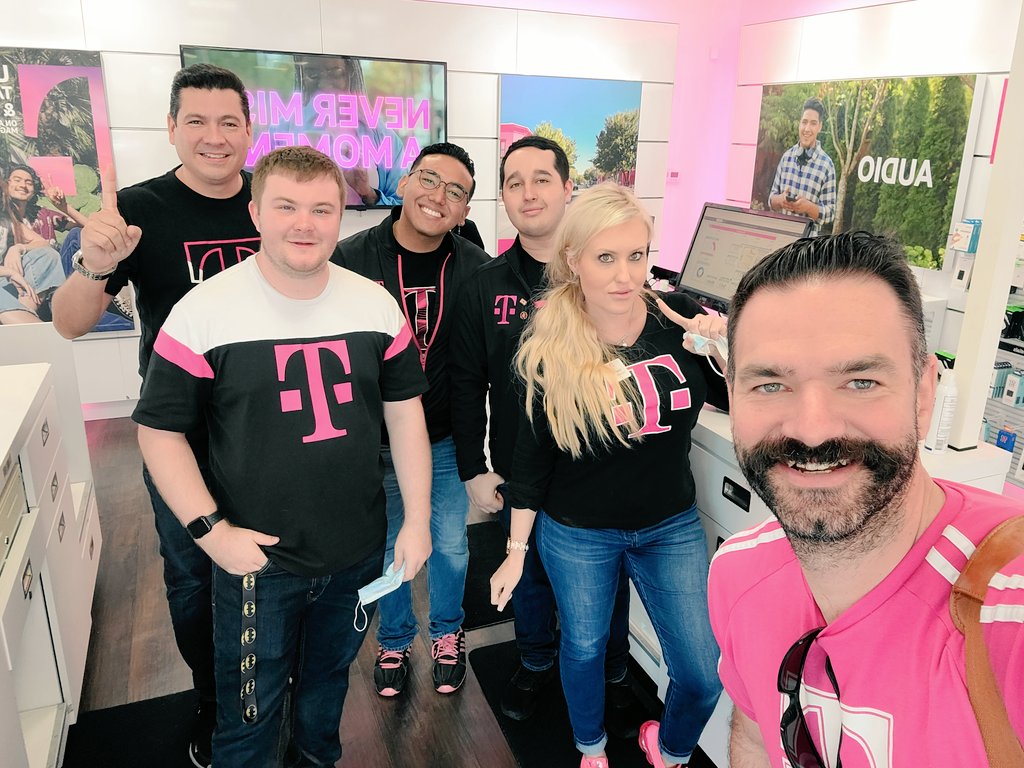 Great week in our Savannah, GA District with Michael and team!  Everything from #HintasaurusRex sightings to leading the company in all things Big 5!  Keep up the great work team!!