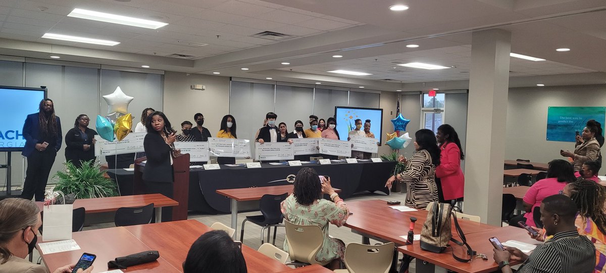 PrideEastside's tweet photo. Eight well deserving 8th graders just earned a $10,000 Reach Scholarship. I know parents are extremely proud of their shining stars! We certainly are proud of them. Reach Signing Day 2022! #VIProud @BibbSchools https://t.co/MMLFw06NUk