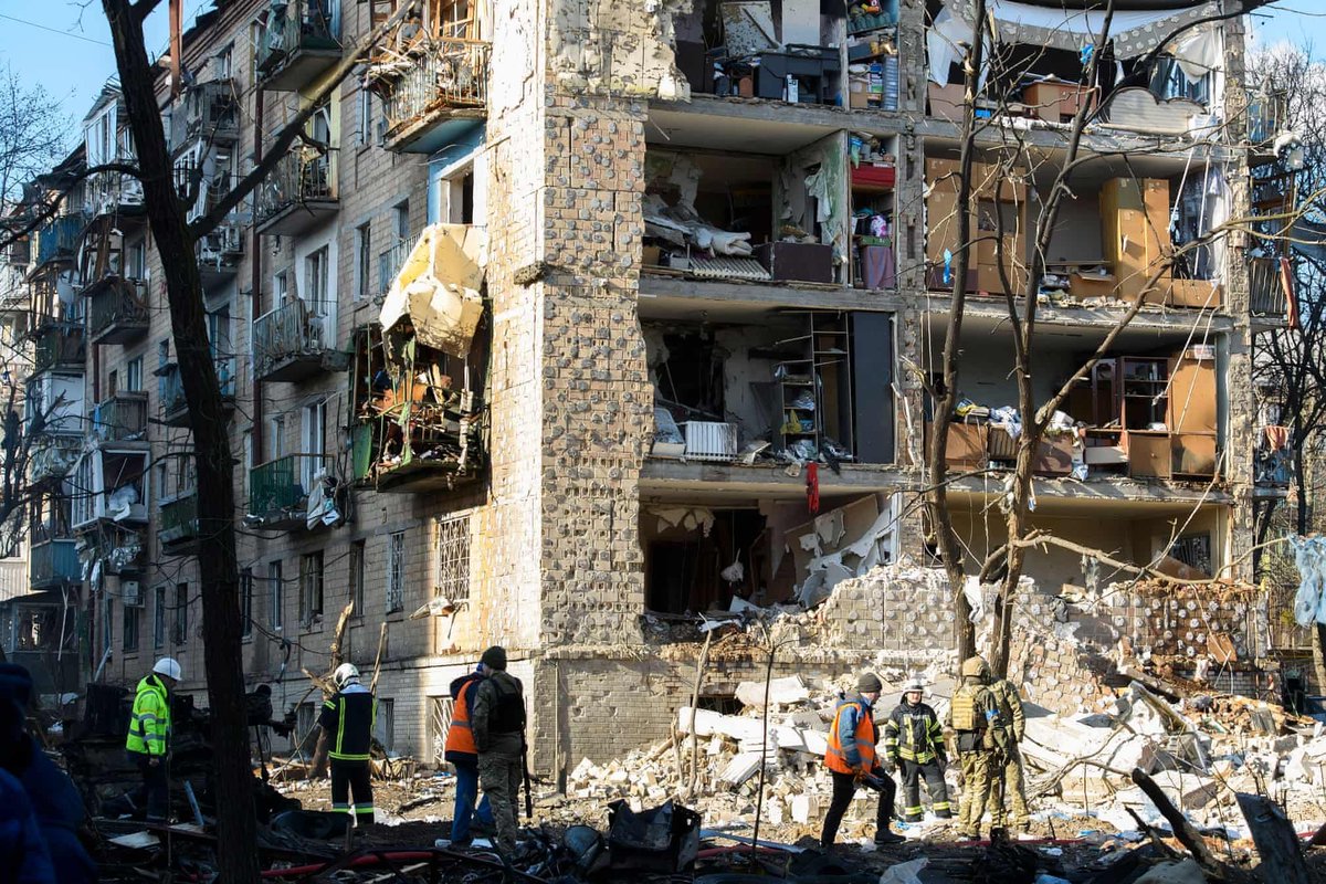 a “military target” in kyiv hit by russian rockets.
sure looks like an apartment building to me…