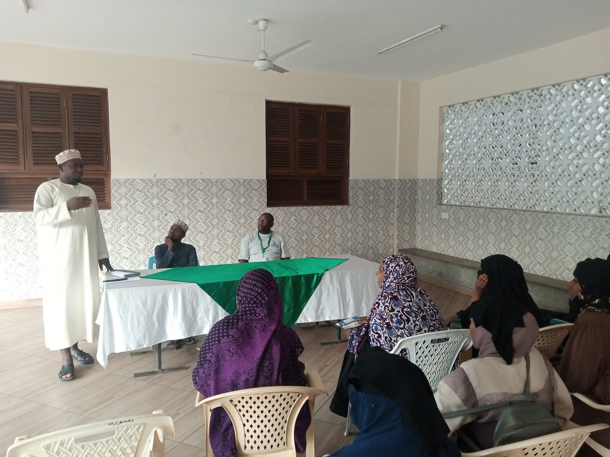 AEDT_Interact's tweet photo. #HudumaMashinani #CoastChapter #Day2
It was an honor meeting up with @AFECOD a women's CBO in Mombasa championing for equal education opportunities for the youth ...We do appreciate your warm reception
#IkoScholarshipKE
@abdallaumar1 @dr_saado @UmmaUniversity https://t.co/vJsGsKQGN5
