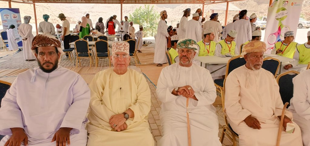 omq_alrbakh_C_c's tweet photo. يسر أهالي قرية #عمق_الرباخ بتقديم جمال الشكر والتقدير للناشط الإجتماعي @SAJ80135325 لتلبيته لدعوة كريمة من فريق @omq_team و تكبده عناء الطريق وعلى ما قدم من ورشة عمل يشكر عليها. نسأل الله أن يمده بالصحة والعافية والعمر المديد. https://t.co/UYgiCkMadA