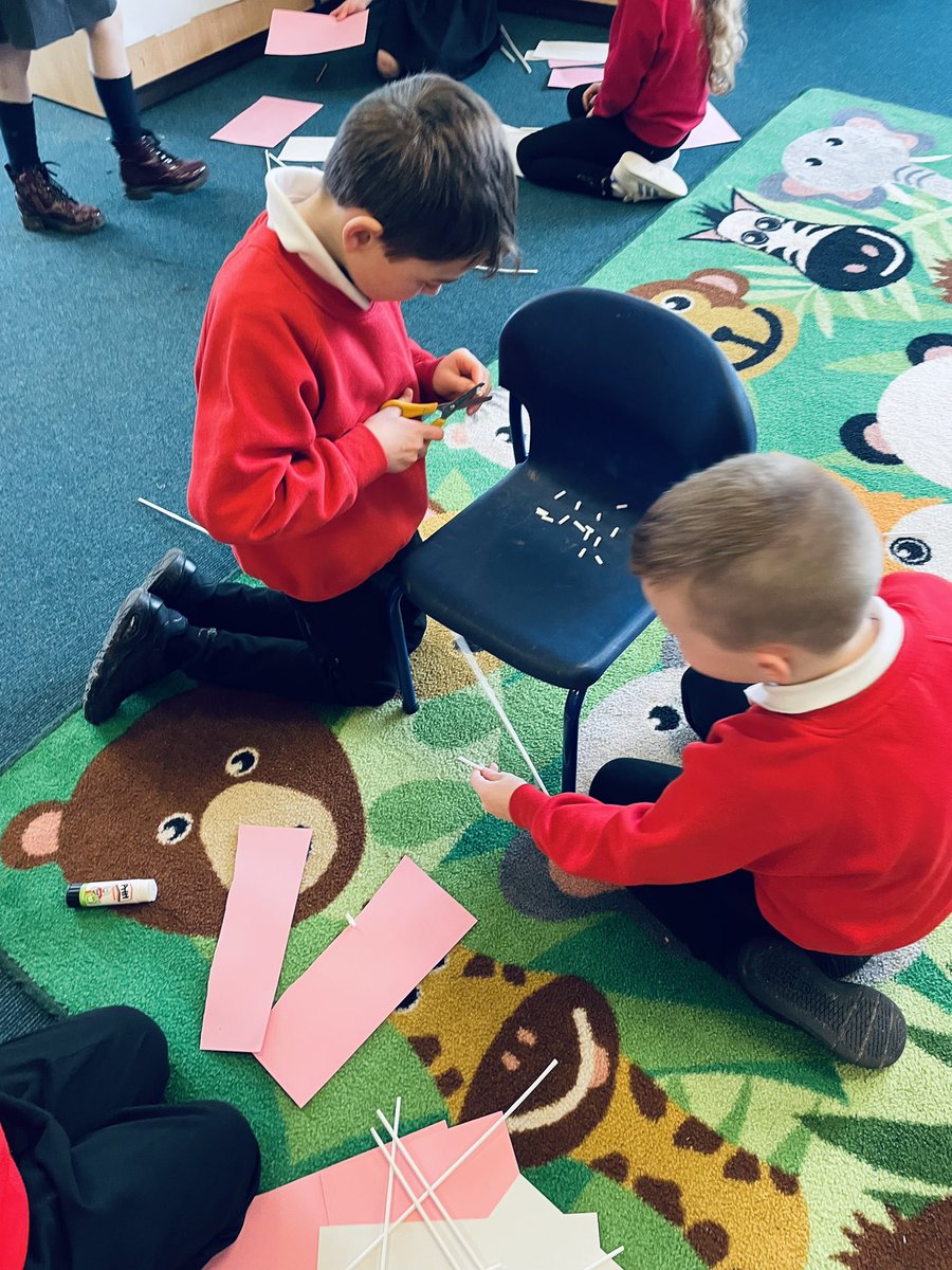 BowhouseP1R's tweet photo. ⭐️STEM WEEK⭐️ Behind the scenes of one of our STEM challenges this week. Miss Reekie observed some amazing team working skills in our different groups! 👏🏻  #STEMGrangemouth #FalkirkSTEMpire @FMorrisonSTEM https://t.co/0aTlyh9JrT