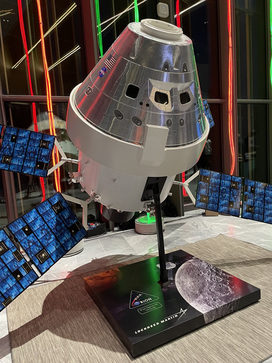 Melissandre_L's tweet photo. On commence par une petite expo
The exhibit showcases @LockheedMartin goodness, and a lot of fan service ✨#LegendsofSpace https://t.co/D5bDgLz7At